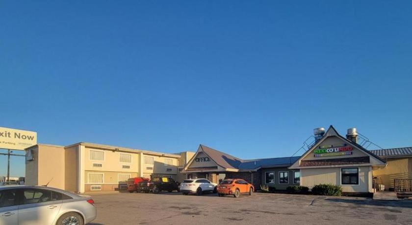 Days Inn By Wyndham West Branch Iowa City Area Zewnętrze zdjęcie
