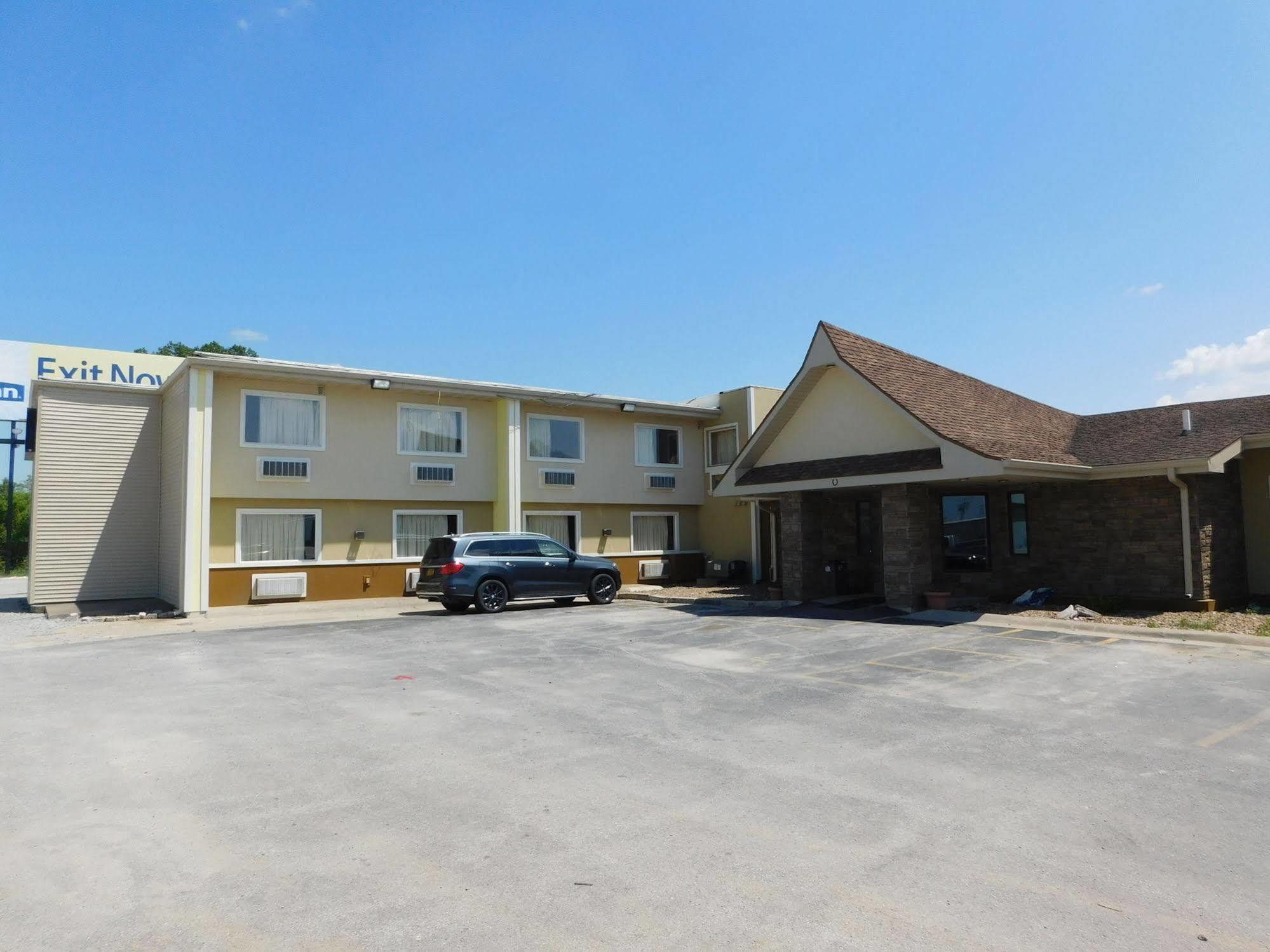 Days Inn By Wyndham West Branch Iowa City Area Zewnętrze zdjęcie