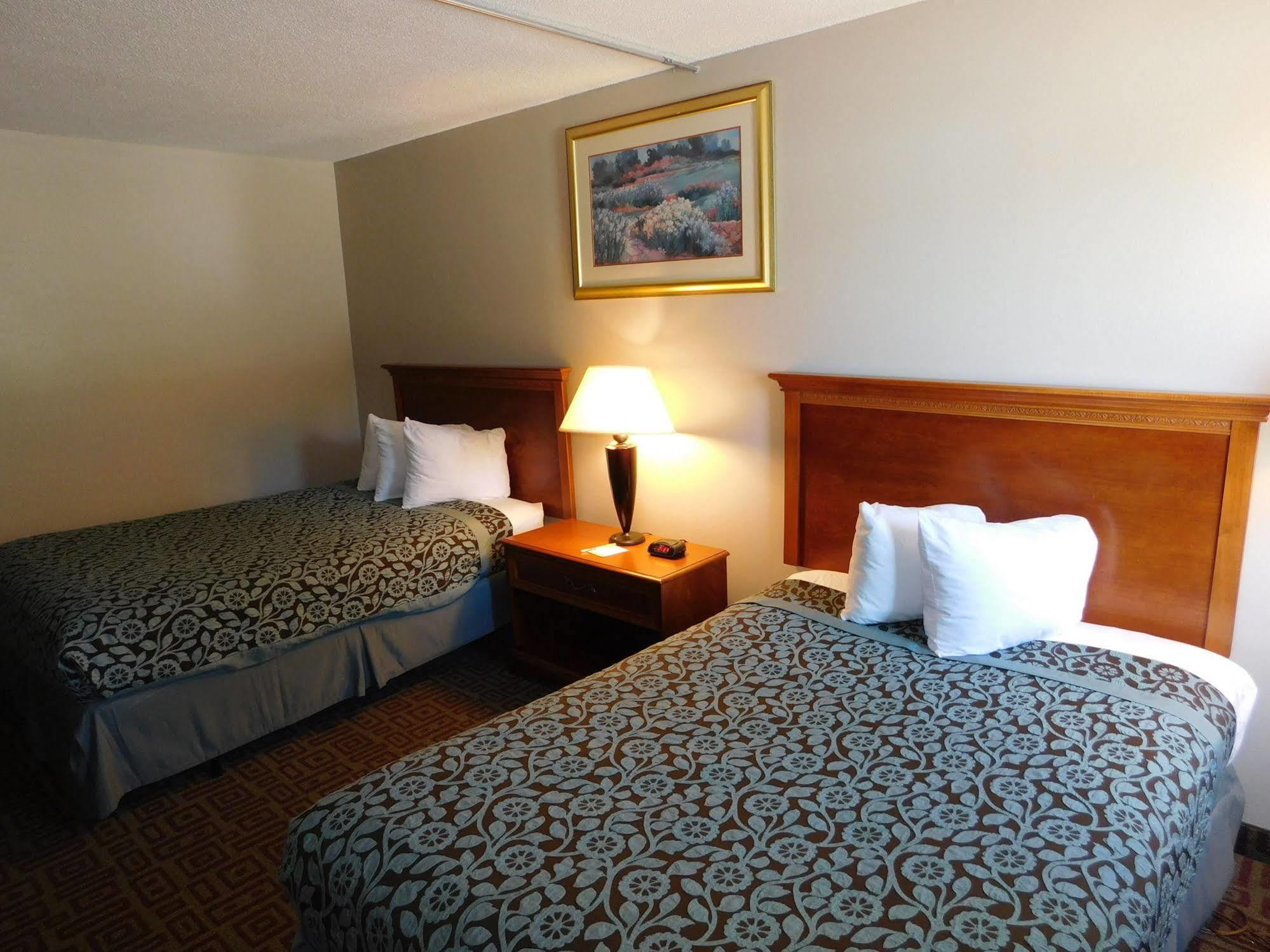 Days Inn By Wyndham West Branch Iowa City Area Zewnętrze zdjęcie