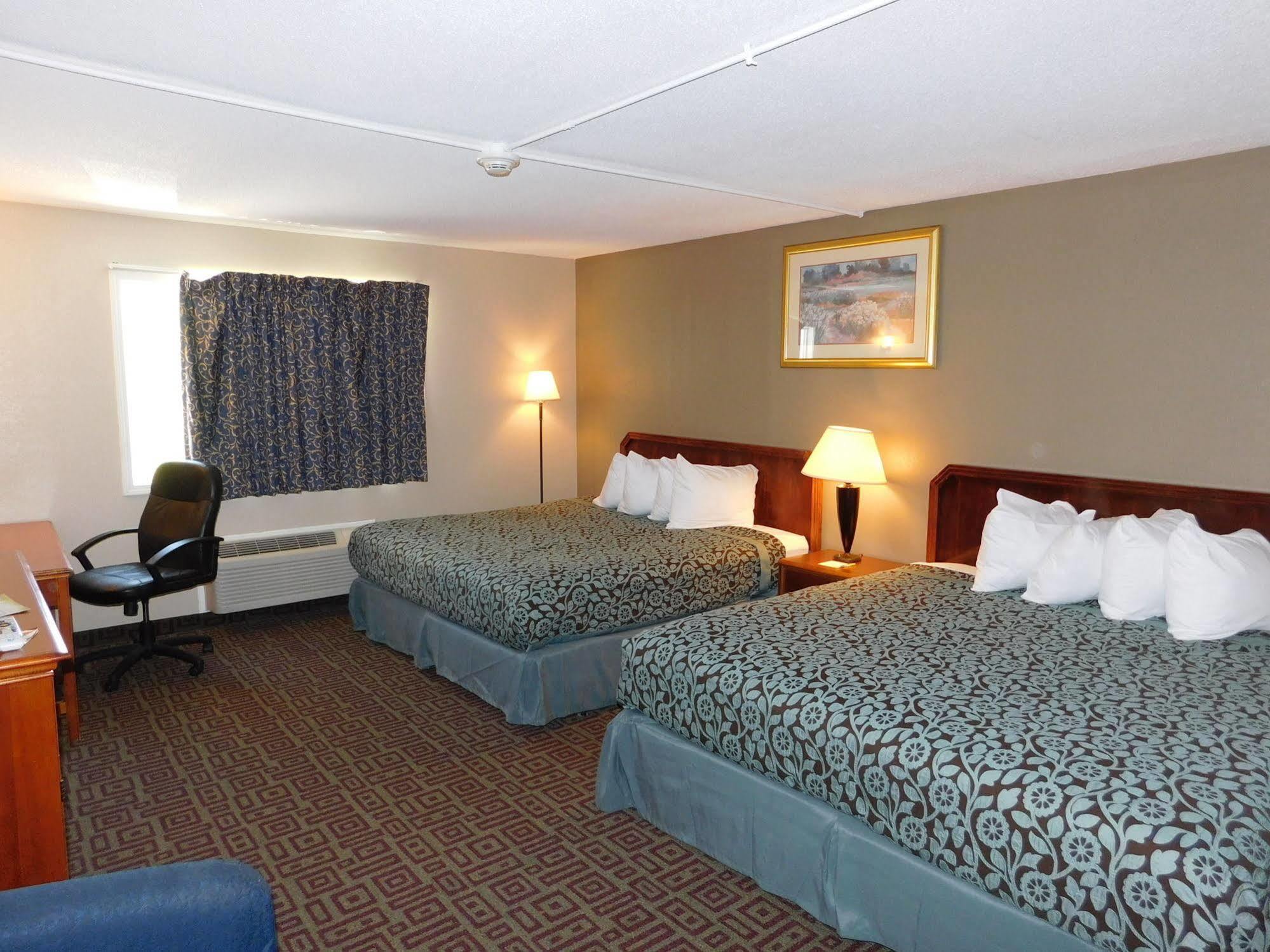 Days Inn By Wyndham West Branch Iowa City Area Zewnętrze zdjęcie