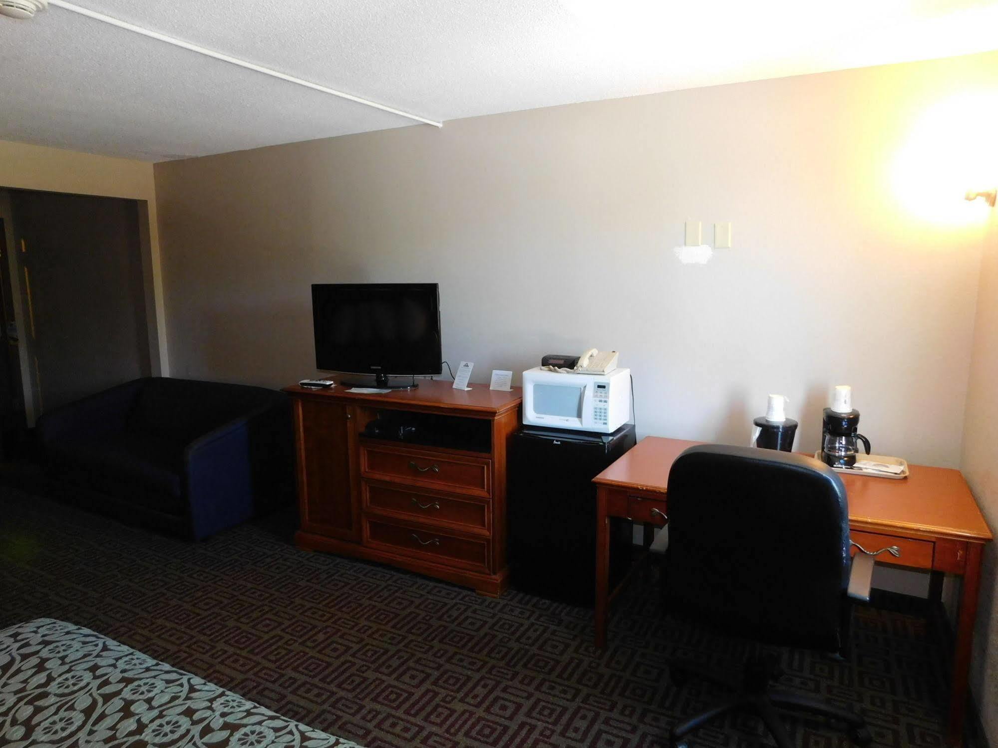 Days Inn By Wyndham West Branch Iowa City Area Zewnętrze zdjęcie